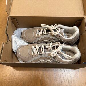[Only Worn Once] New Balance 204L Mushroom Arid Stone W Size 7.5 / M Size 6